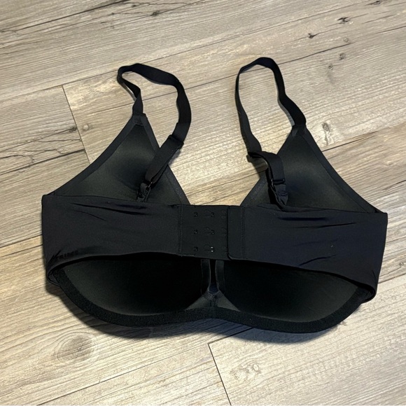 SKIMS NWOT Kim Kardashian wireless form bra 34D new without tags - Picture 2 of 3